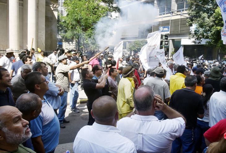 Exministro propone encarar reforma total del sistema de remuneraciones