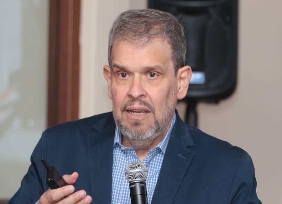 Exministro afirma que la mejor medida económica que hoy se puede tomar es vacunar